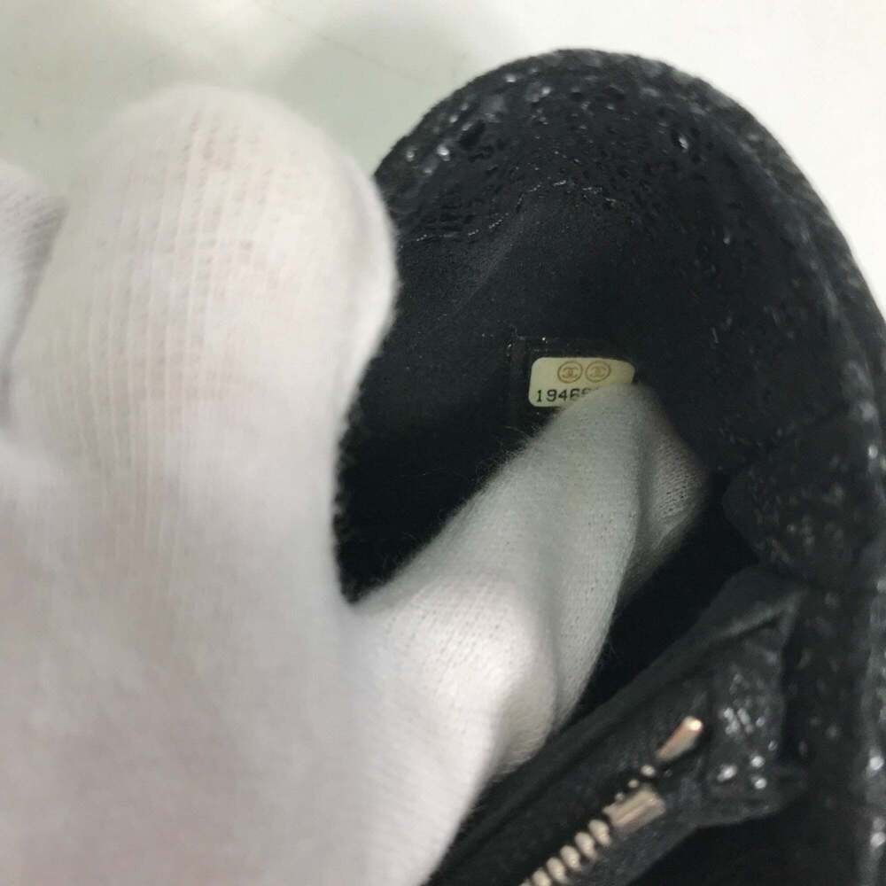 CHANEL Black Pouch - Picture 10 of 10